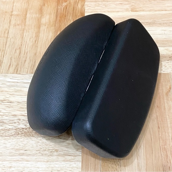 Salvatore Ferragamo Black Textured Oversized Sunglass Hard Case with Wipe Cloth - Picture 8 of 11